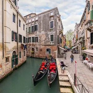  Apartment Loft San Stae 18.27